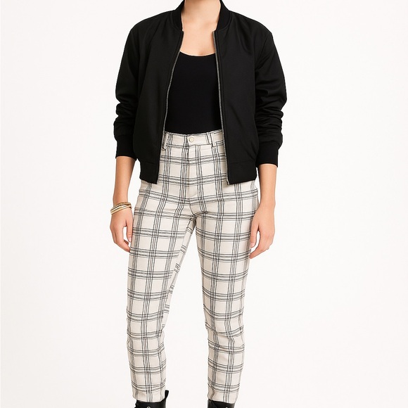 Rue21 Pants - Rue21 Plaid Cuffed Stretch Pants – Medium